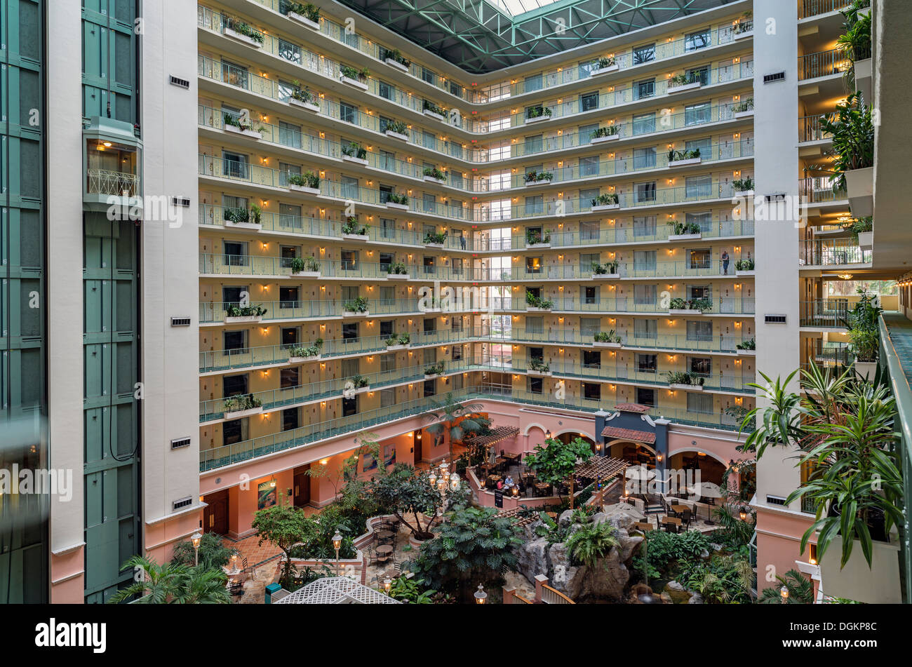 Hotel Embassy Suites by Hilton Louisville Downtown, USA - www.trivago.in