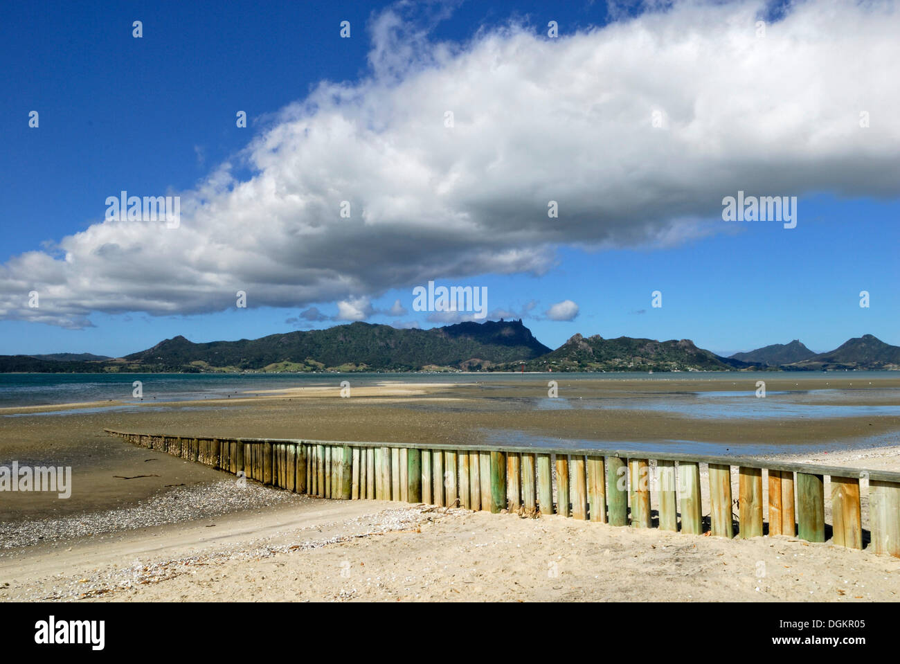 One Tree Point Beach, Whangarei Harbour, Whangarei Heads in the back