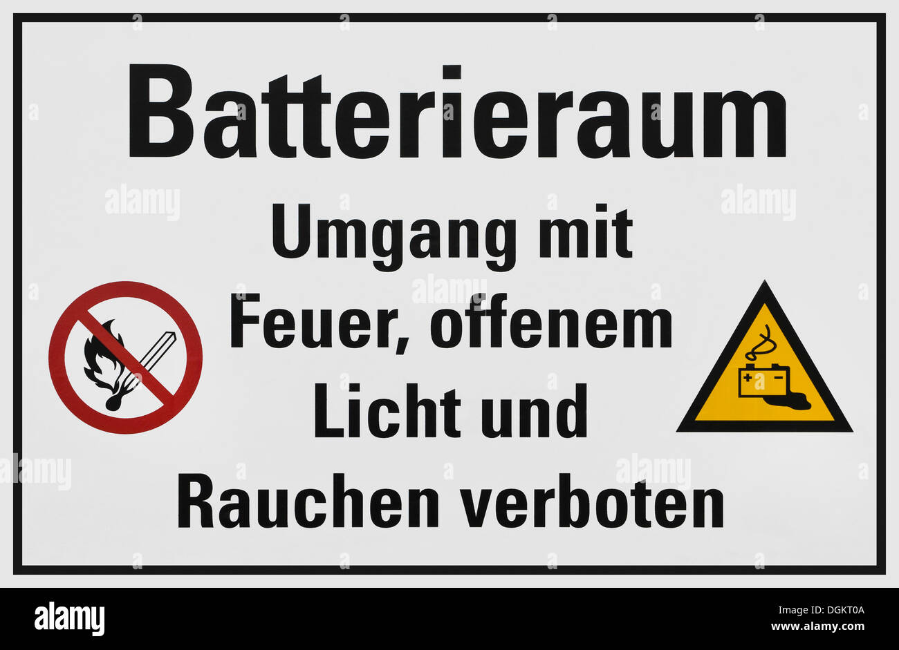 Sign, Batterieraum Umgang mit Feuer, offenem Licht und Rauchen verboten, German for battery room, no open fire, no smoking Stock Photo