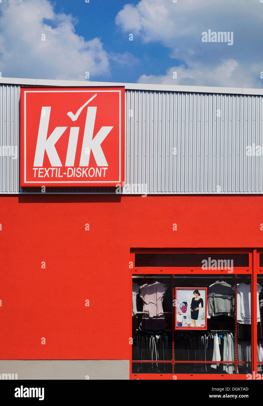 Discount Clothing High Resolution Stock Photography and Images Alamy