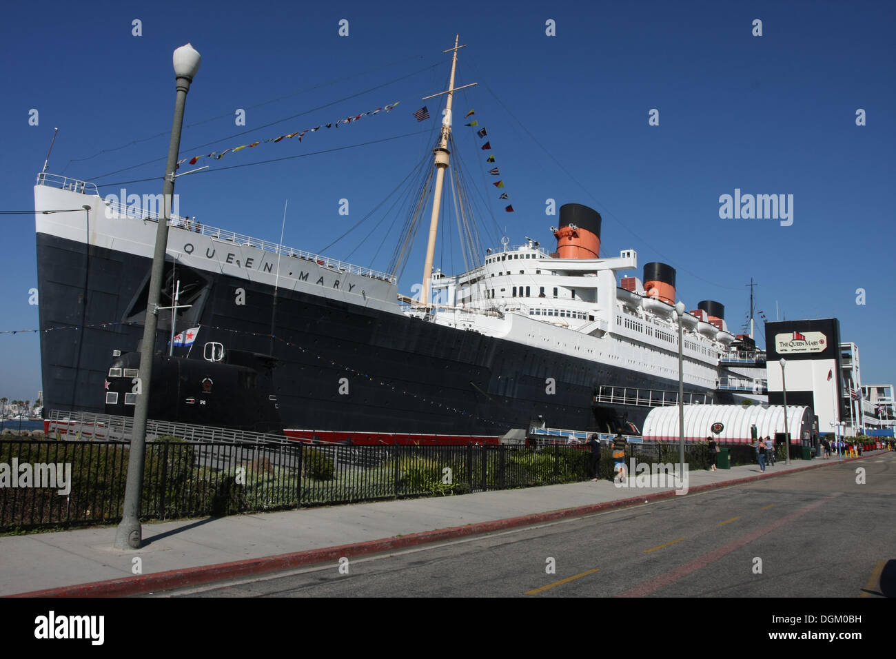 The Queen Mary 1 in port of Long Beach. The RMS Queen Mary was as liner from 1936 to 1967 in use. Since its shut down in 1967, the ship is the Hotel The Queen Mary and used successfully in the local harbor as museum, hotel and convention center.  Photo: Kl Stock Photo