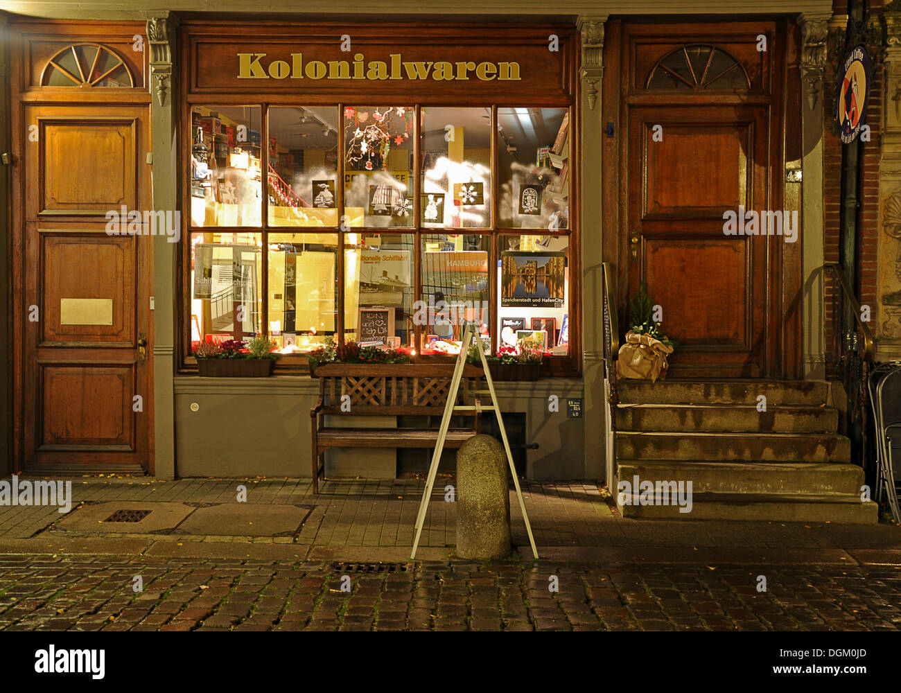 Grocery shop at night, Hamburg Stock Photo Alamy