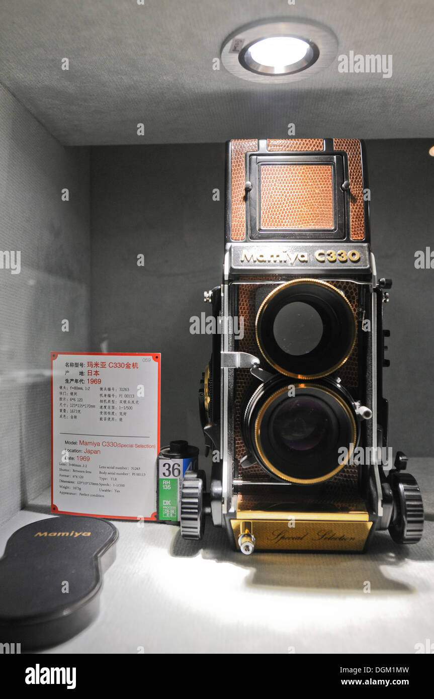 Mamiya C330 Special Selection TLR camera in from 1969 in Museum of Old Camera Manufacturing in Shanghai, China Stock Photo
