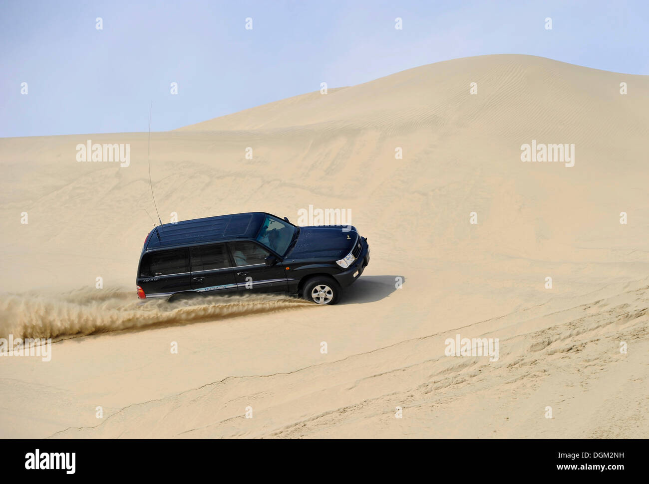 Off-roader Toyota Land Cruiser 4x4, driving in sand dunes, Emirate of Qatar, Persian Gulf, Middle East, Asia Stock Photo