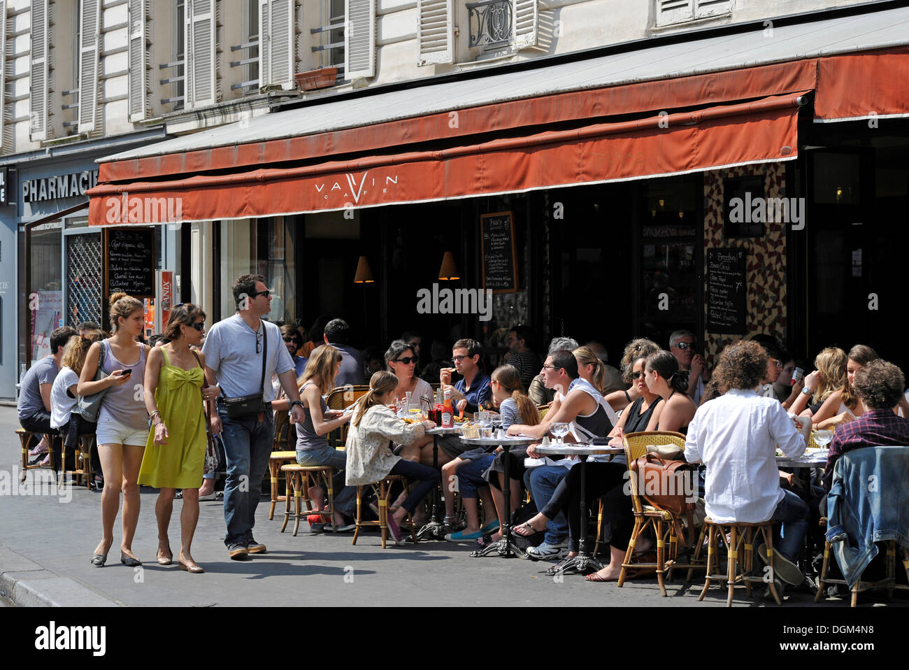 Sidewalk café or street café, brasserie, Bercy, Paris, France, Europe