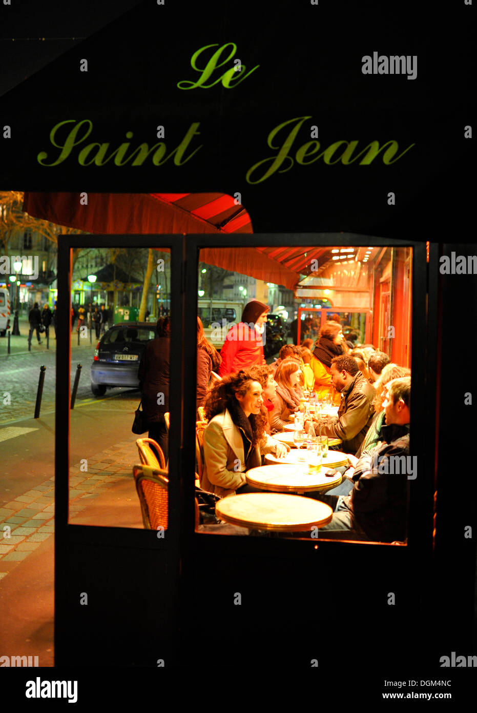 Café Restaurant Le Saint Jean at night, Montmartre, Paris, France, Europe Stock Photo