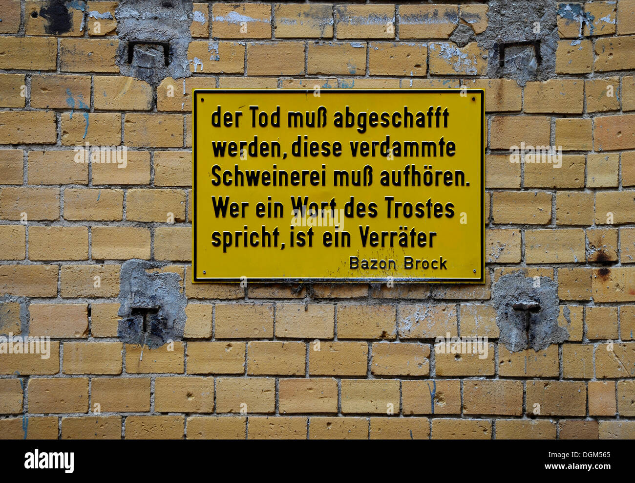 Sign with a quote about death by Bazon Brock on a wall in Berlin Stock Photo