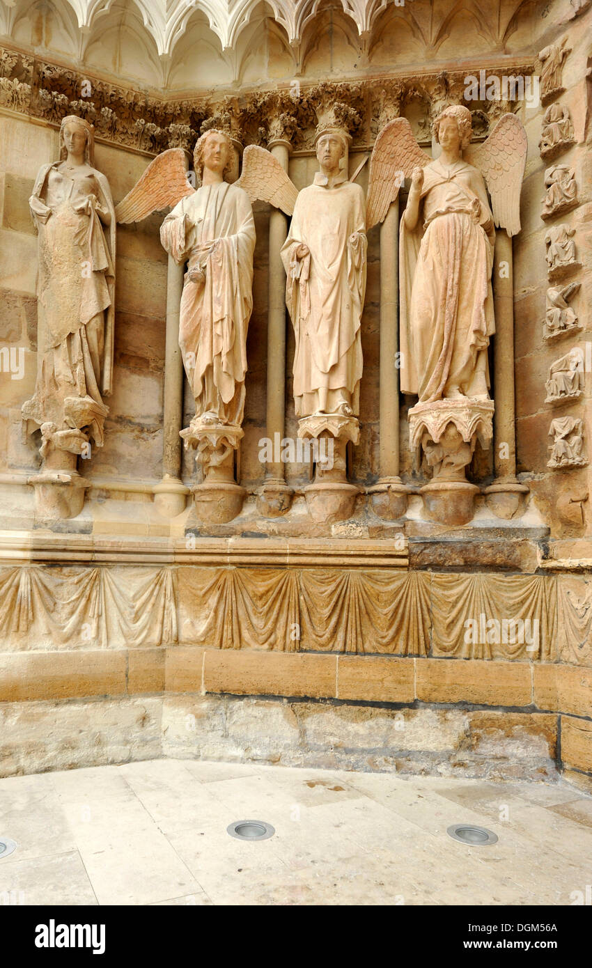 Statues with 'friendly angel' right, left portal, west façade, Cathedral of Notre-Dame, Unesco World Heritage Site, Reims Stock Photo