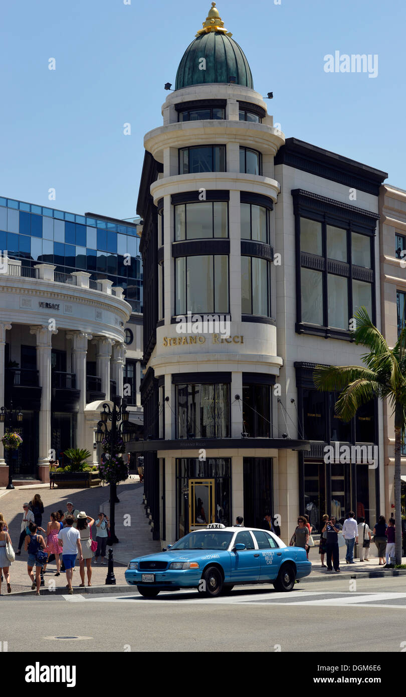 Two Rodeo Drive, Stefano Ricci store, taxi, Rodeo Drive luxury shopping street, Beverly Hills, Los Angeles, California Stock Photo