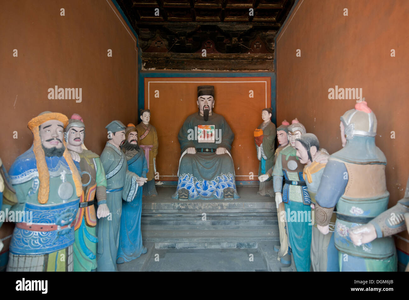 Taoist temple figures hi-res stock photography and images - Alamy