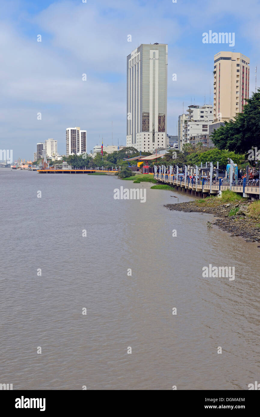 View towards the waterfront promenade of Malecon Park on the bank of the Rio Guayas River, Guayaquil, Ecuador, South America Stock Photo