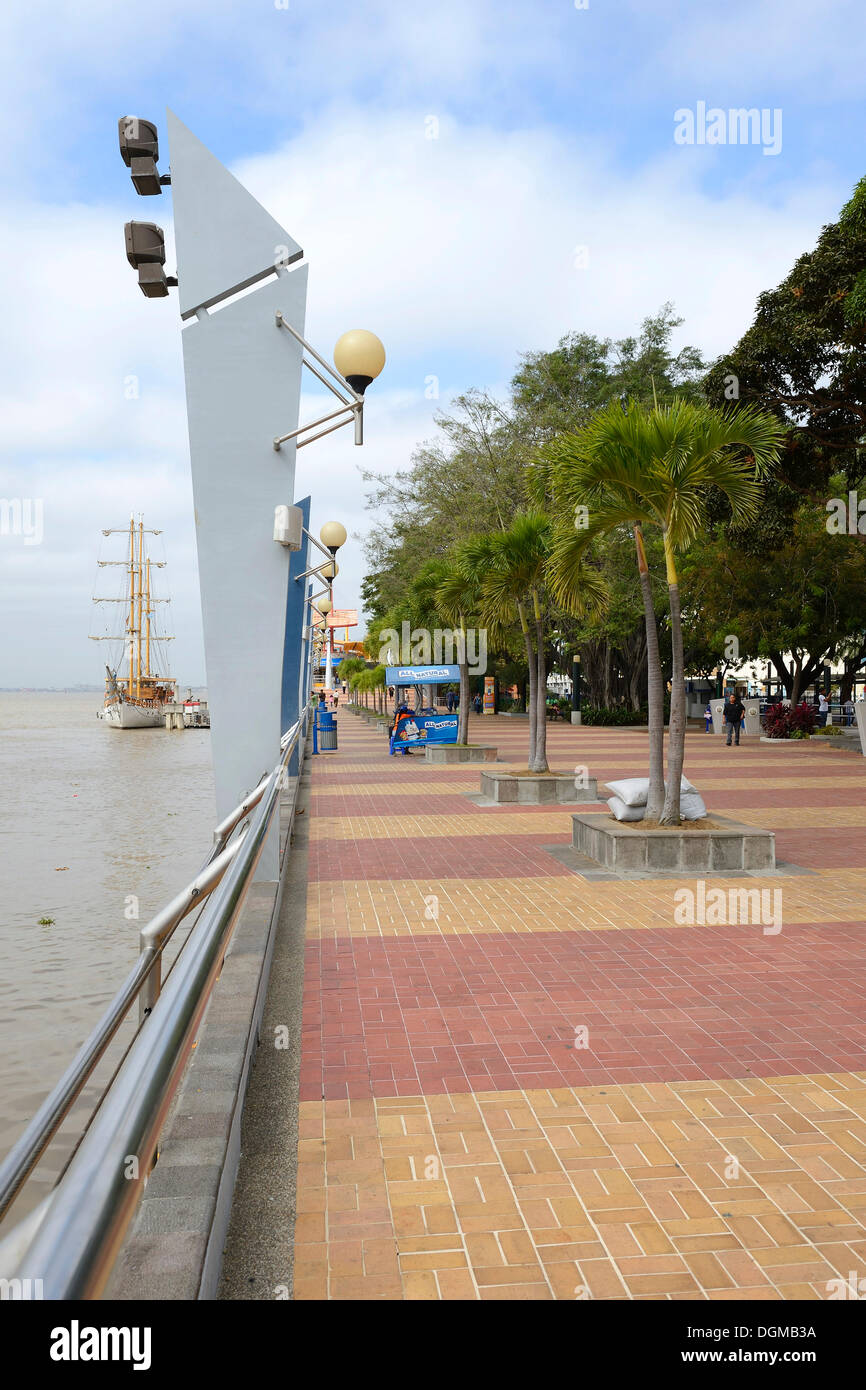 View of the waterfront of Park Malecon on the banks of Rio Guayas, Guayaquil, Ecuador, South America Stock Photo