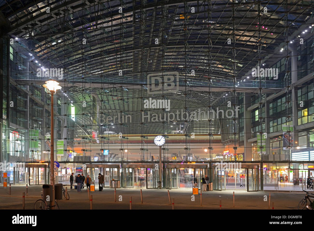 Front main entrance to Berlin Central Railway Station, Lehrter Bahnhof