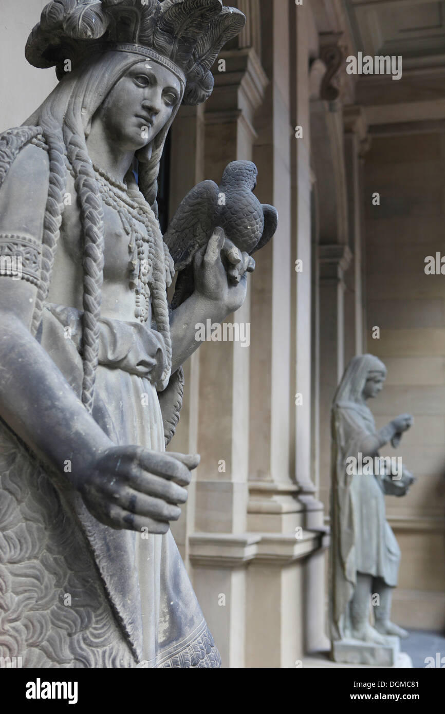 Statues at the stock exchange of Frankfurt am Main, Hesse Stock Photo