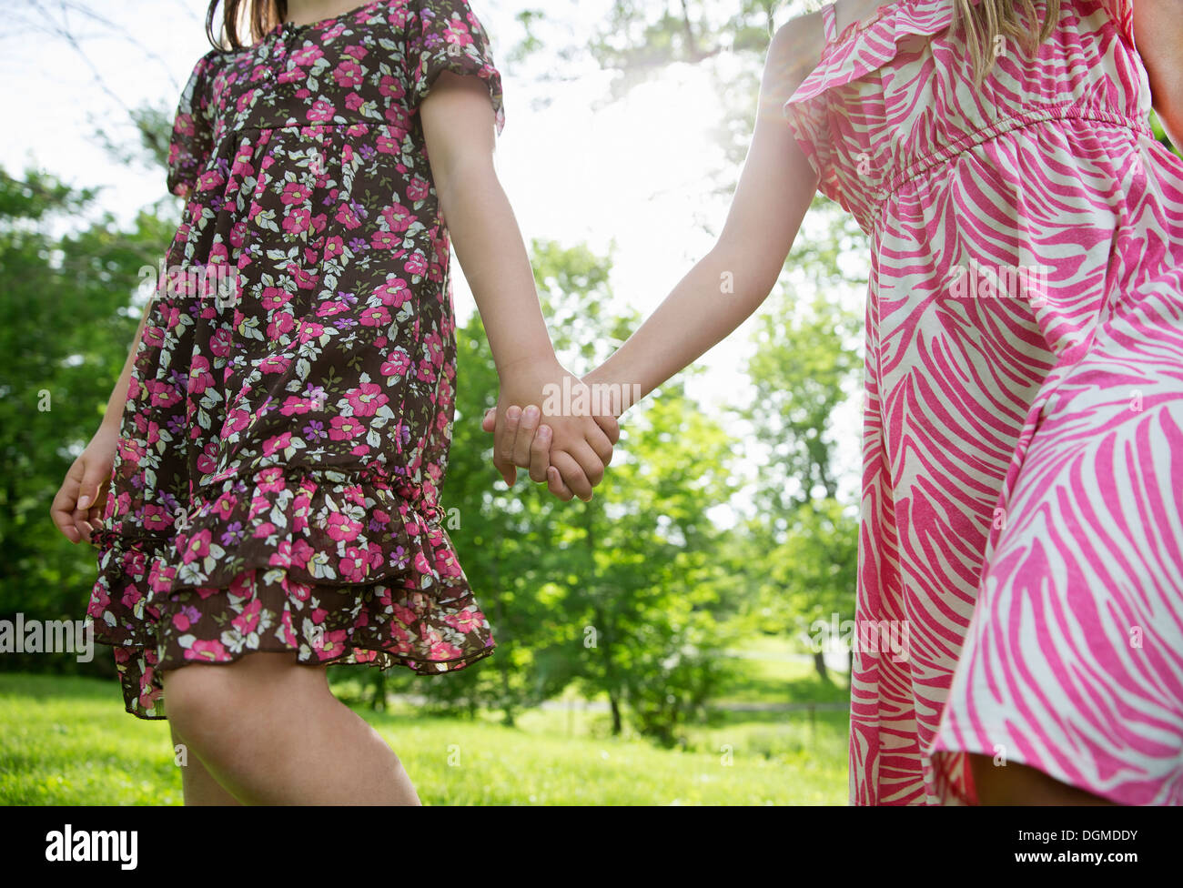 Three girls holding hands hi-res stock photography and images - Alamy