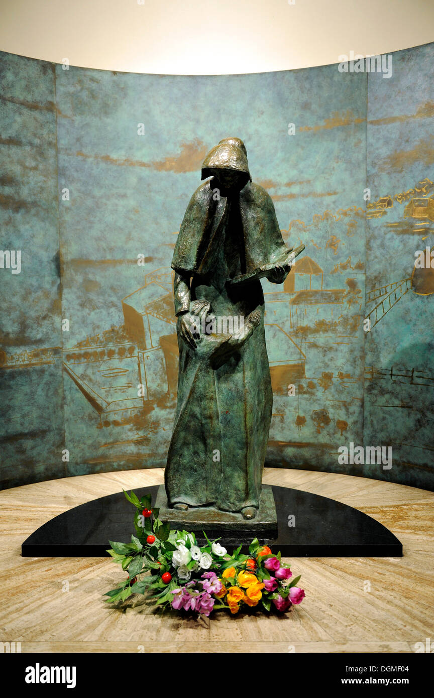 Sculpture in the St. Patrick's Cathedral, Manhattan, New York City, New ...