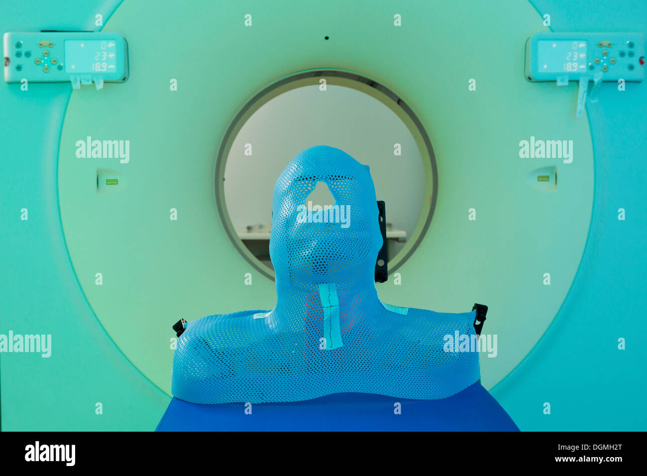 Cat scan head hi-res stock photography and images - Alamy