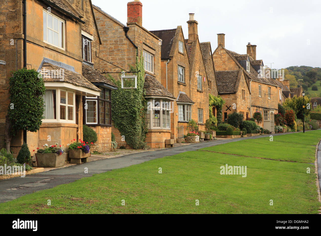 Houses in Broadway, Cotswolds, Worcestershire, England, UK Stock Photo