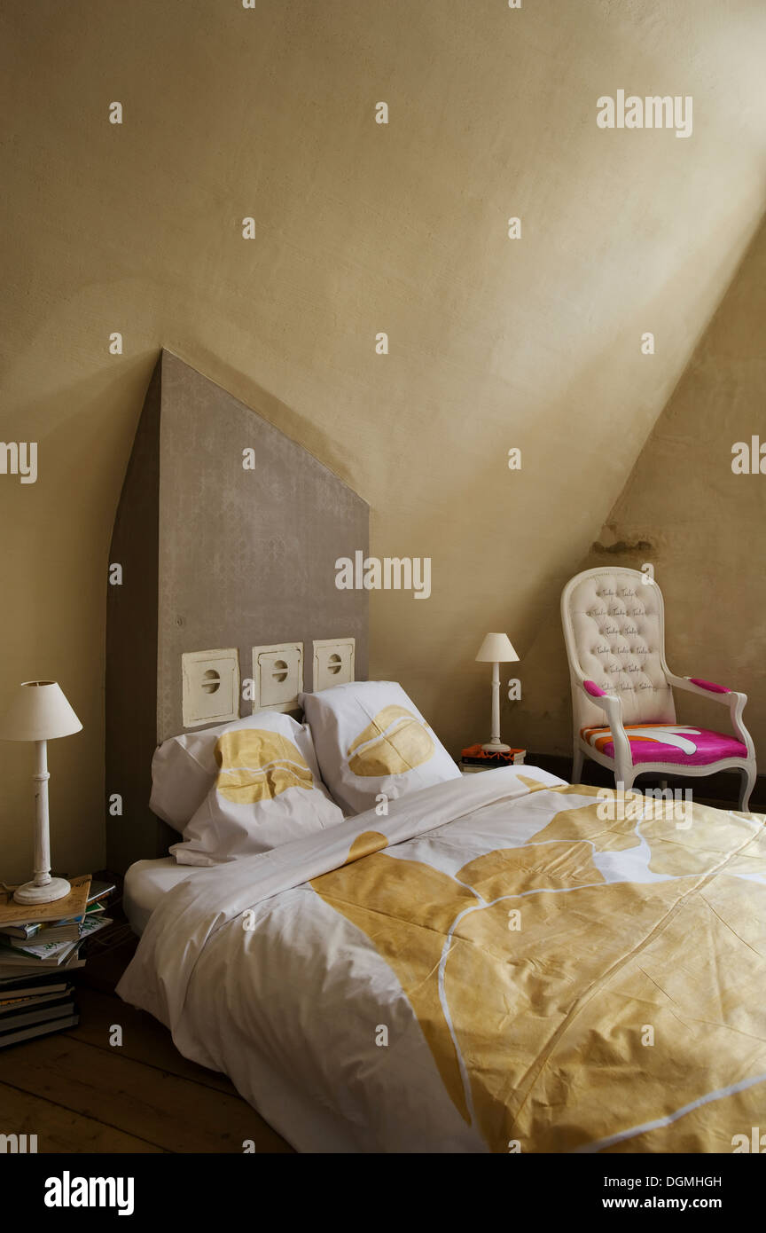Lime washed walls in eclectic apartment Antwerp Stock Photo