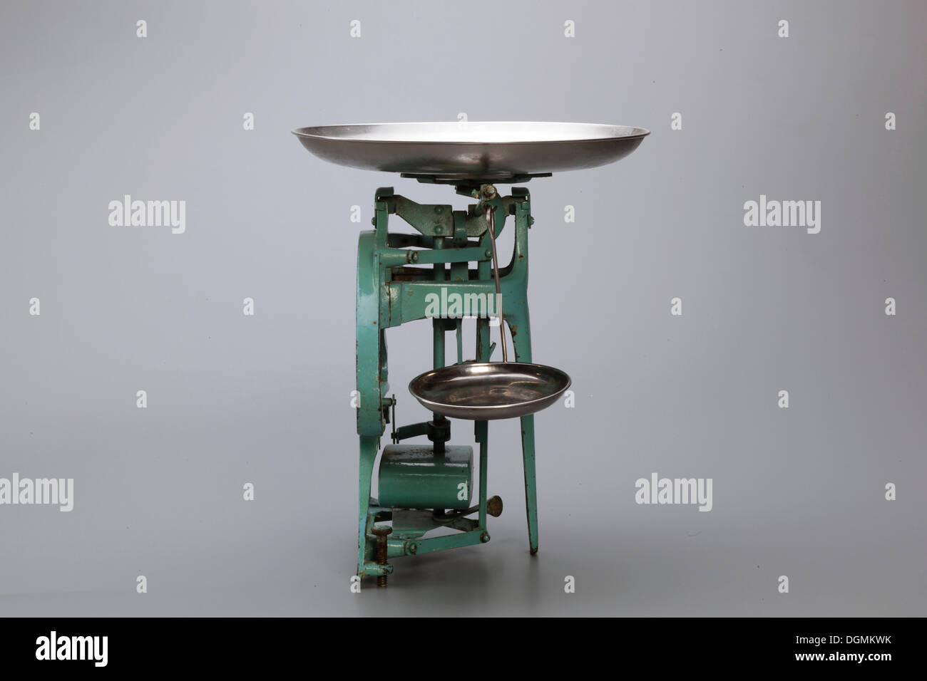 Mechanical scales hi-res stock photography and images - Alamy