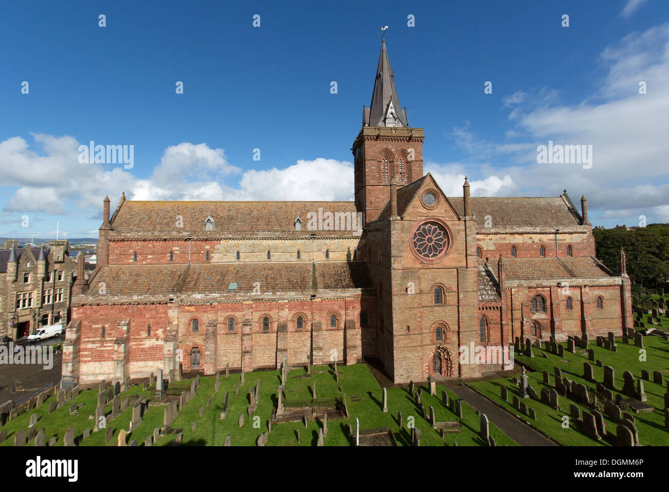 Islands of Orkney, Scotland. Picturesque elevated view of the south elevation of Kirkwall’s St Magnus Cathedral. Stock Photo