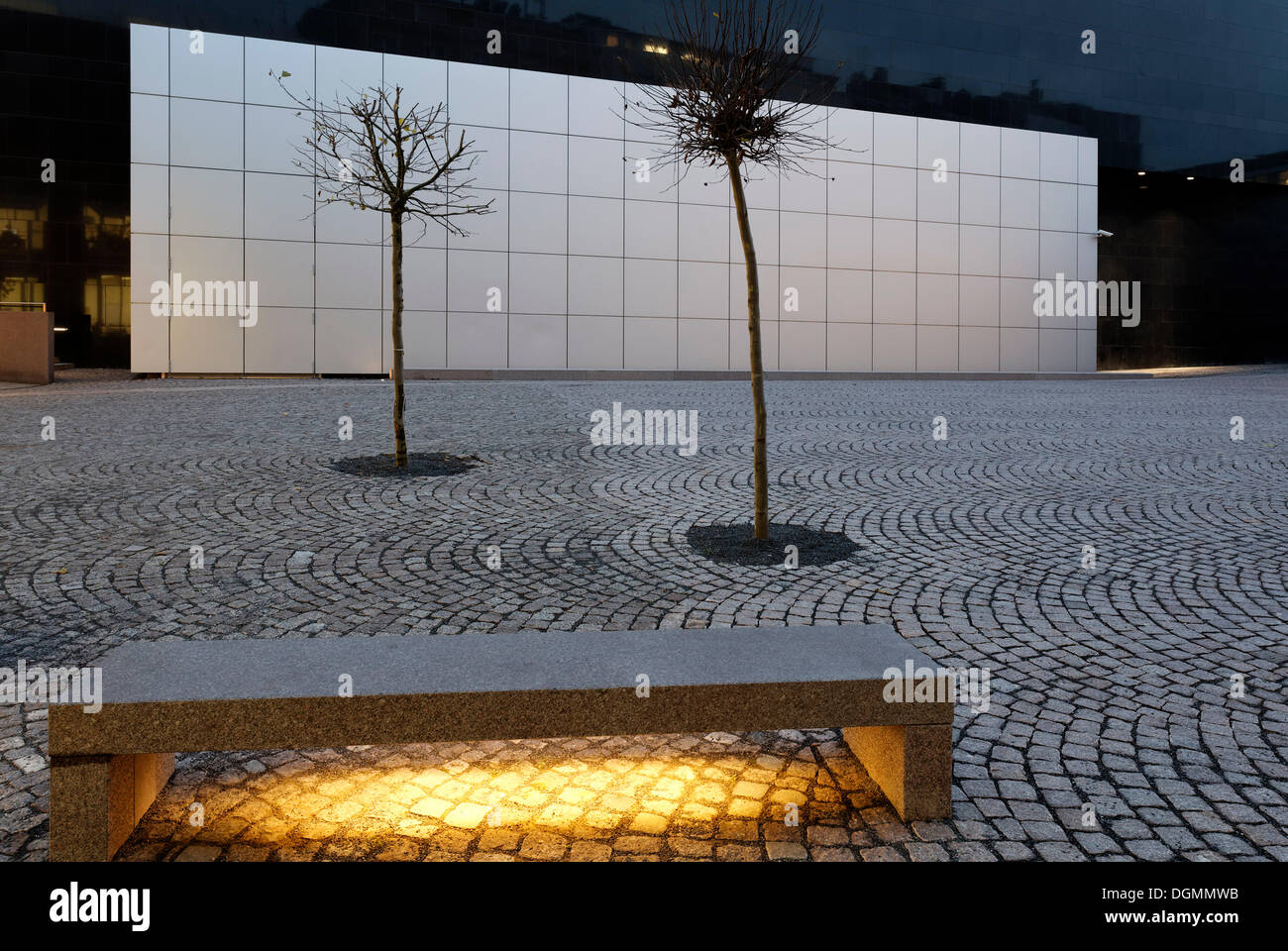 Paul-Klee-Platz square, illuminated stone bench, Kunstsammlung Nordrhein-Westfalen arts collection, K20 building, Duesseldorf Stock Photo