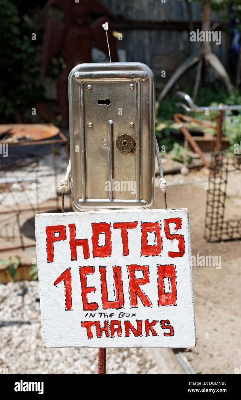 Photo fee for taking pictures, 1 Euro, sign on a cash box, Kunsthaus Tacheles, Mitte quarter, Berlin Stock Photo