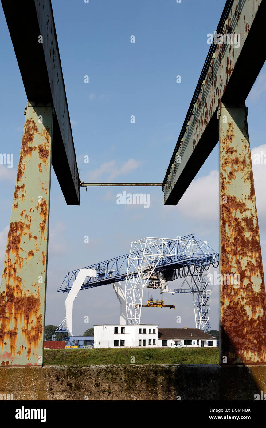 Modern container ports hi-res stock photography and images - Alamy