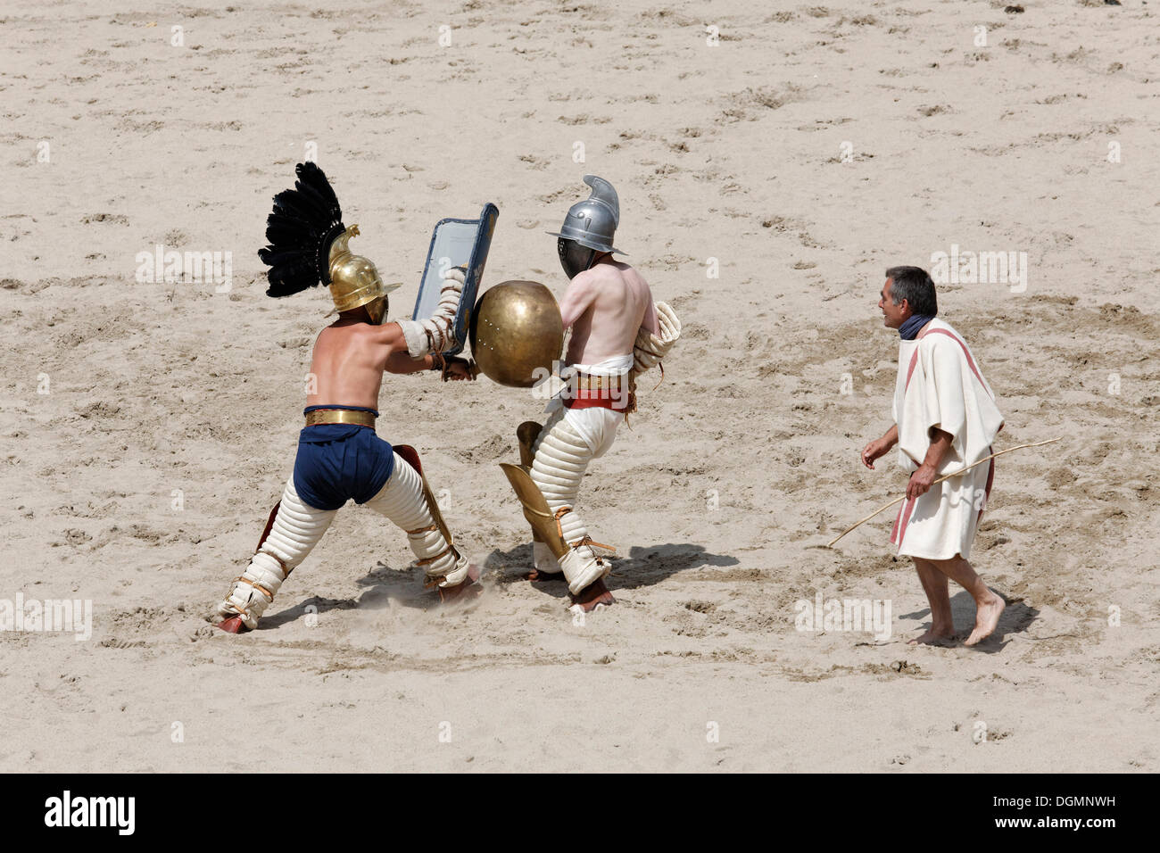 Thraex versus Hoplomachus, a gladiator fight, exhibition fight, Familia