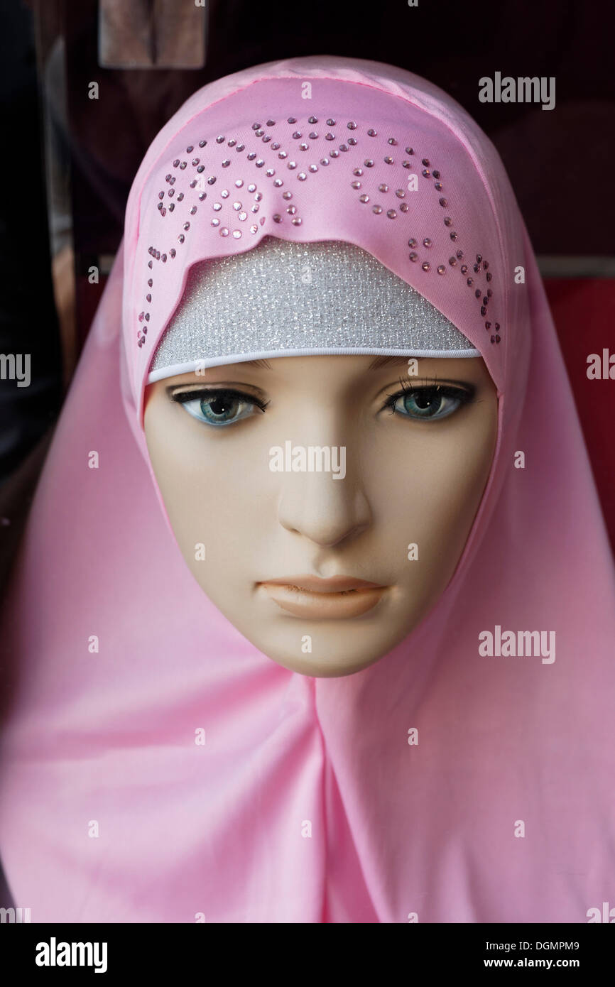 Mannequin wearing hires stock photography and images Alamy