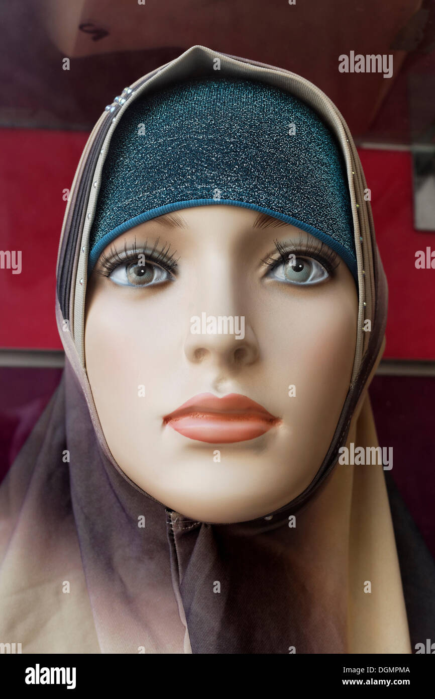 Mannequin wearing hi-res stock photography and images - Alamy