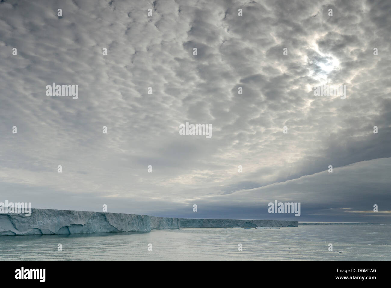Bråsvellbreen, the longest glacier front in the northern hemisphere