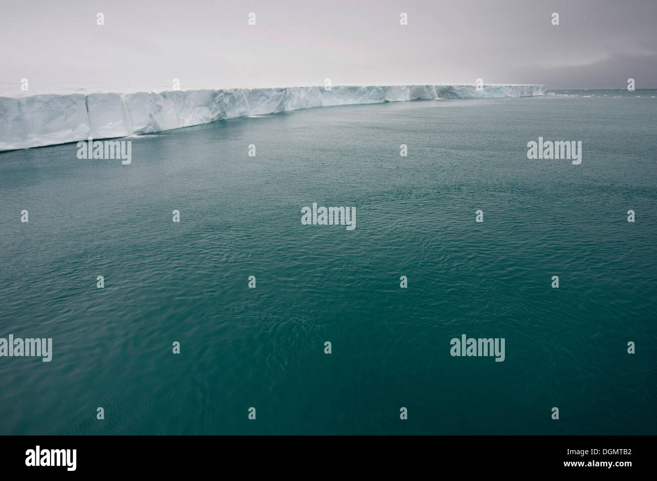 Bråsvellbreen, the longest glacier front in the northern hemisphere