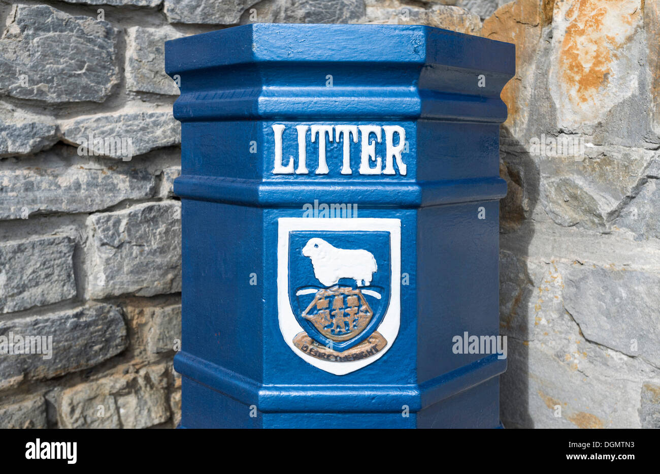 Bin with the coat of arms of the Falkland Islands and the motto 'Desire the Right', Stanley, Ostfalkland, Falkland Islands Stock Photo
