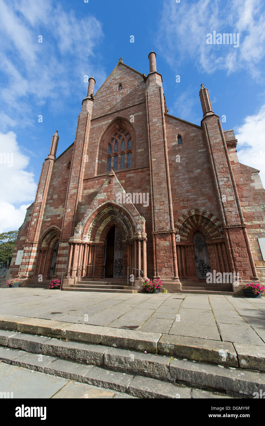 Islands of Orkney, Scotland. Picturesque view of the west elevation and main entrance to Kirkwall’s St Magnus Cathedral. Stock Photo