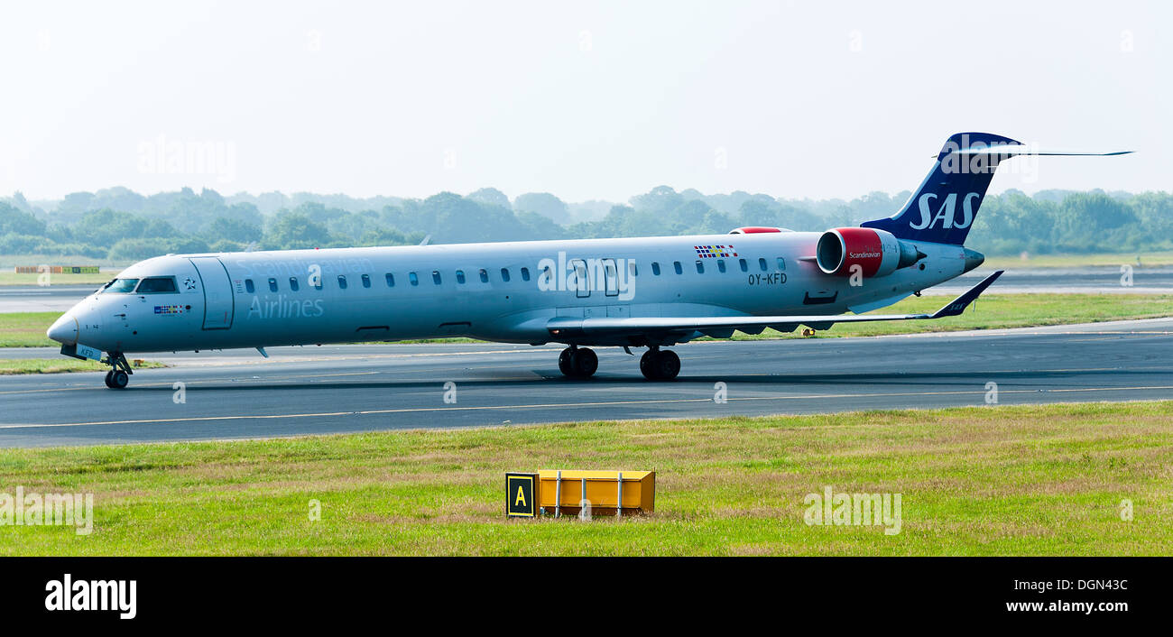 Sas bombardier crj 900 hires stock photography and images Alamy