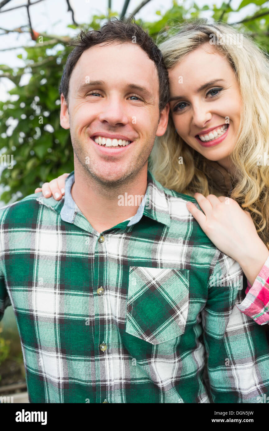 Dark hair couple hi-res stock photography and images - Alamy
