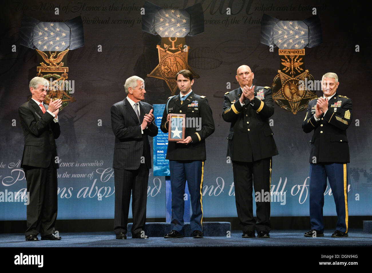 From left to right, Secretary of Defense Chuck Hagel, Secretary of the Army John McHugh, Former U.S. Army Capt. William D. Swenson, Chief of Staff of the Army Gen. Raymond T. Odierno, Sgt. Maj. of the Army Raymond F. Chandler III with the Medal of Honor f Stock Photo