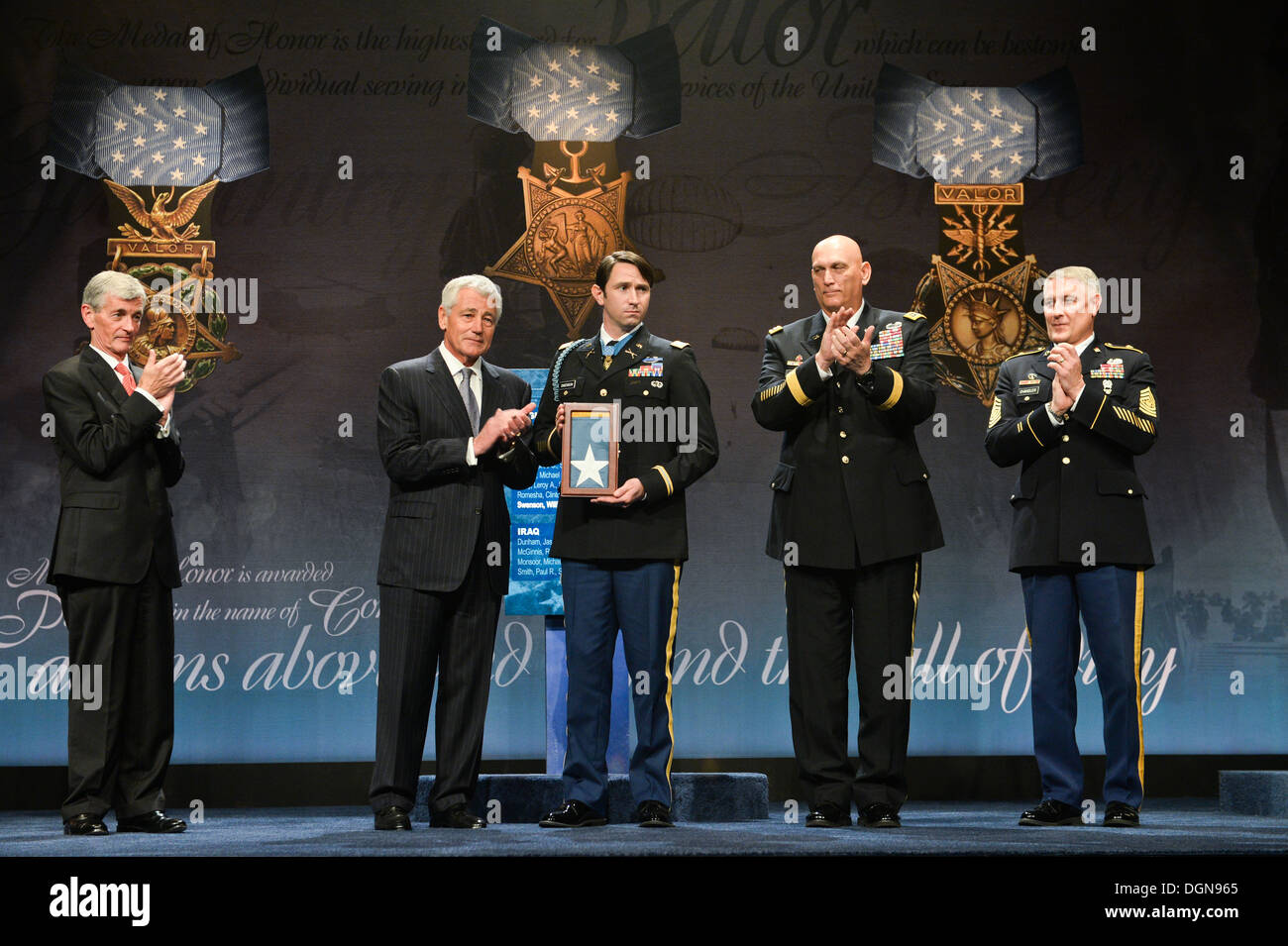 From left to right, Secretary of Defense Chuck Hagel, Secretary of the Army John McHugh, Former U.S. Army Capt. William D. Swenson, Chief of Staff of the Army Gen. Raymond T. Odierno, Sgt. Maj. of the Army Raymond F. Chandler III with the Medal of Honor f Stock Photo