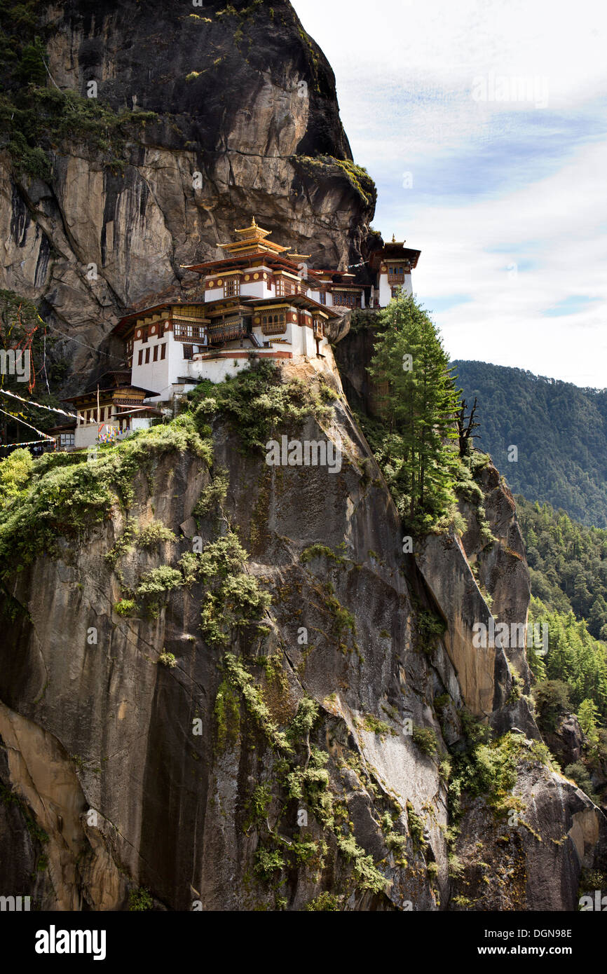 Bhutan, Paro valley, Taktsang Lhakang (Tiger's Nest) monastery clinging to cliffside Stock Photo