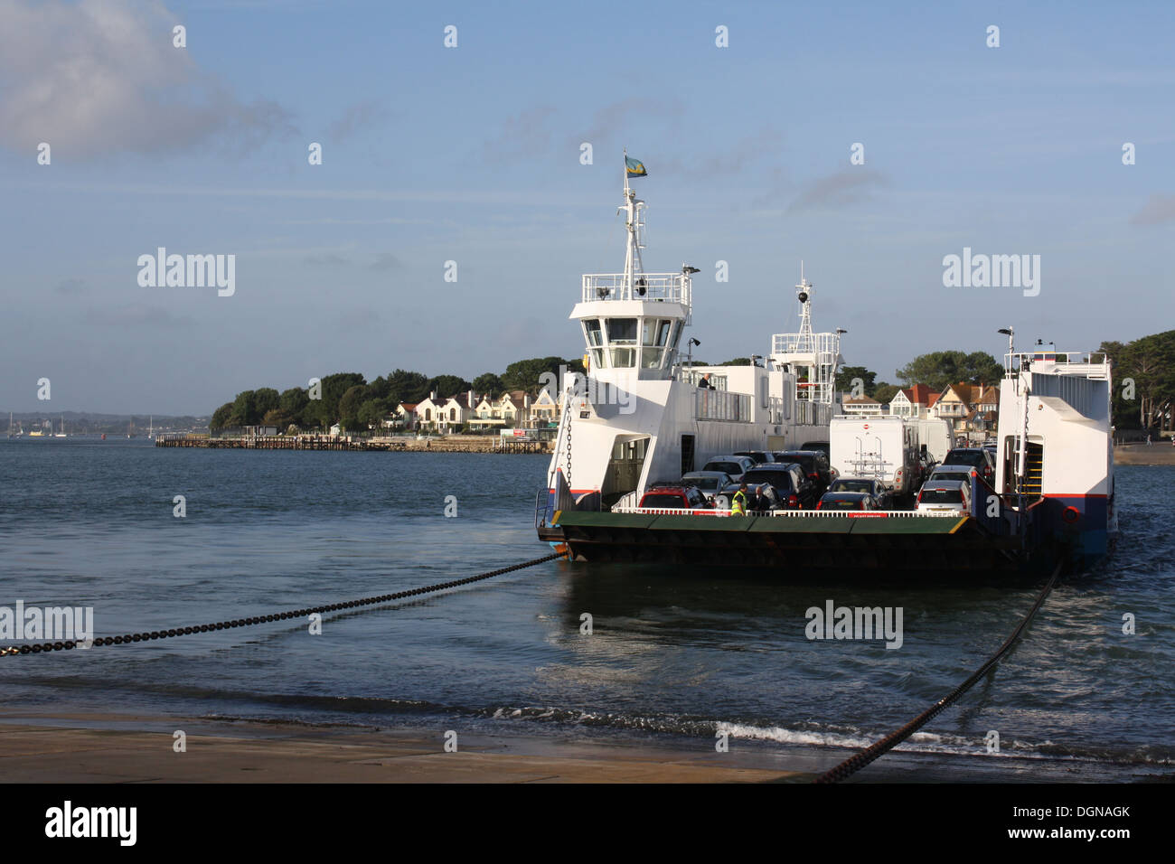 Chain ferry pulling away from Shell Bay heading for Sandbanks Stock Photo