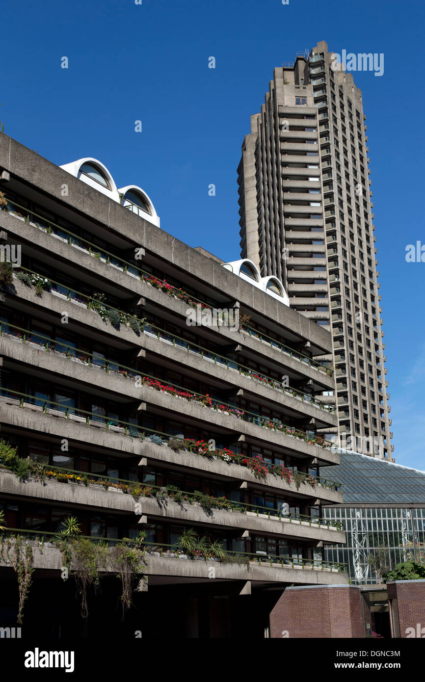 Gilbert House & Cromwell Tower, Apartment blocks, Barbican Centre