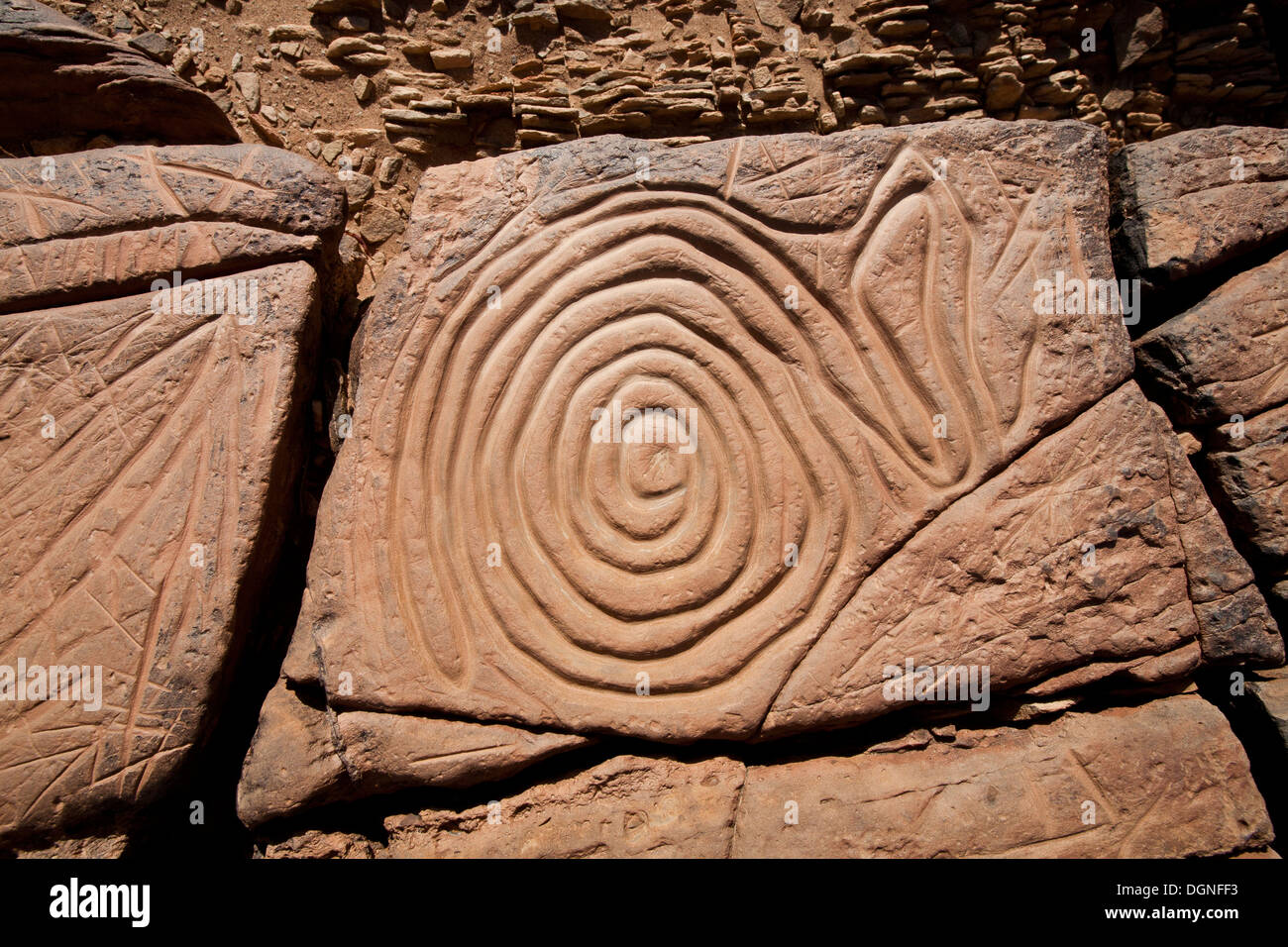 Prehistoric rock carvings at Oued Mestakou on the Tata to Akka road in Morocco. rock-art Stock Photo