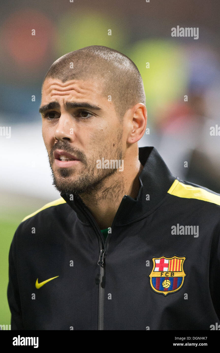 Milan, Italy. 22nd Oct, 2013. Victor Valdes (Barcelona) Football / Soccer : UEFA Champions League Group H match between AC Milan 1-1 FC Barcelona at Stadio Giuseppe Meazza in Milan, Italy . © Enrico Calderoni/AFLO SPORT/Alamy Live News Stock Photo
