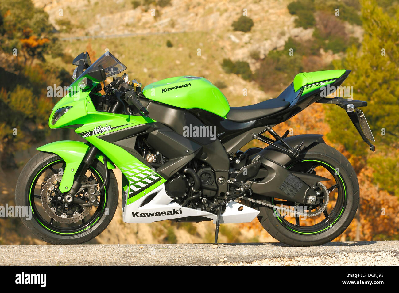 Kawasaki Zx 10r High Resolution Stock Photography and Images - Alamy