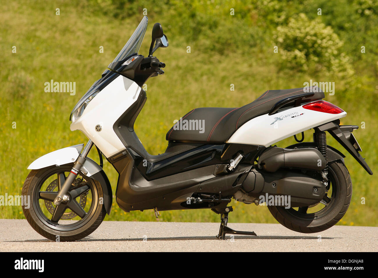 Yamaha Xmax 125 scooter Stock Photo - Alamy