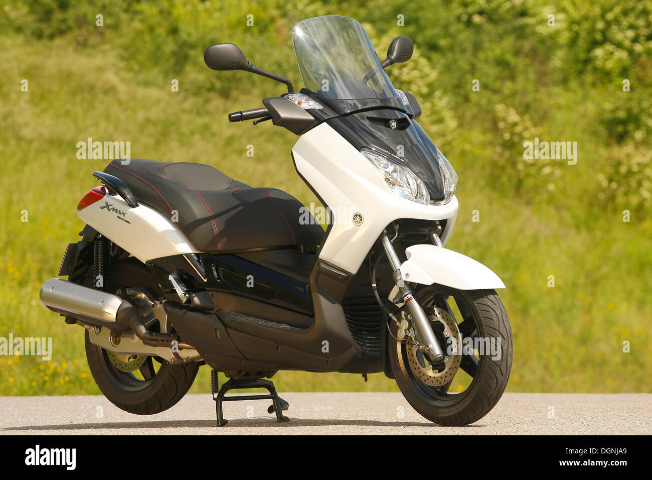 Yamaha Xmax 125 scooter Stock Photo - Alamy