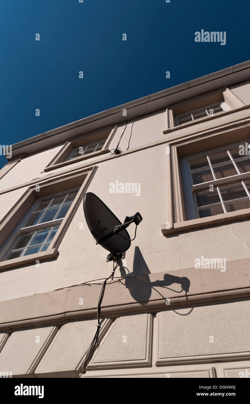 Sky dish house hi-res stock photography and images - Alamy
