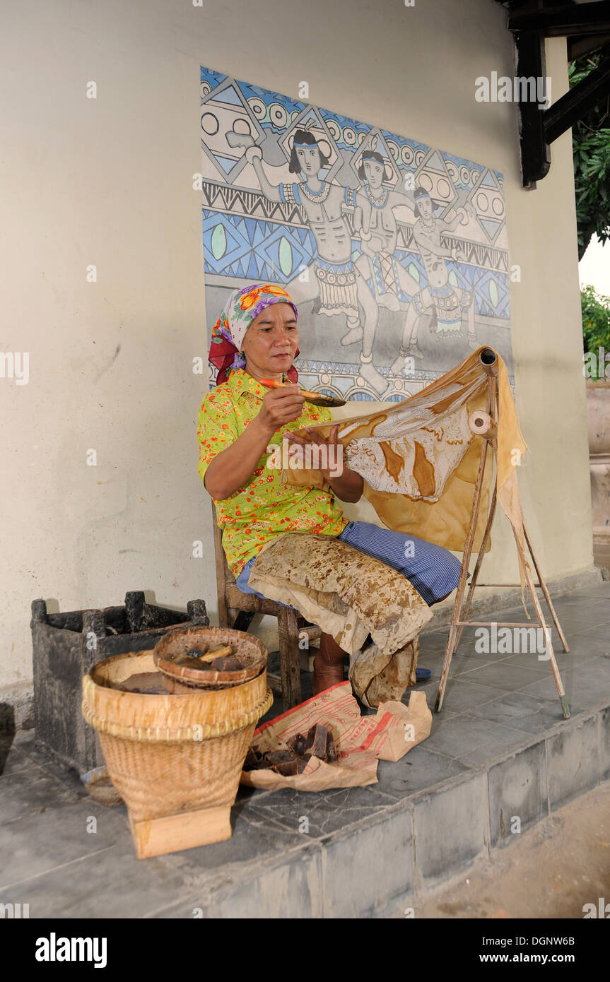 Javanese woman working on a batik product, Jogyakarta, Central Java, Indonesia, Southeast Asia, Asia Stock Photo