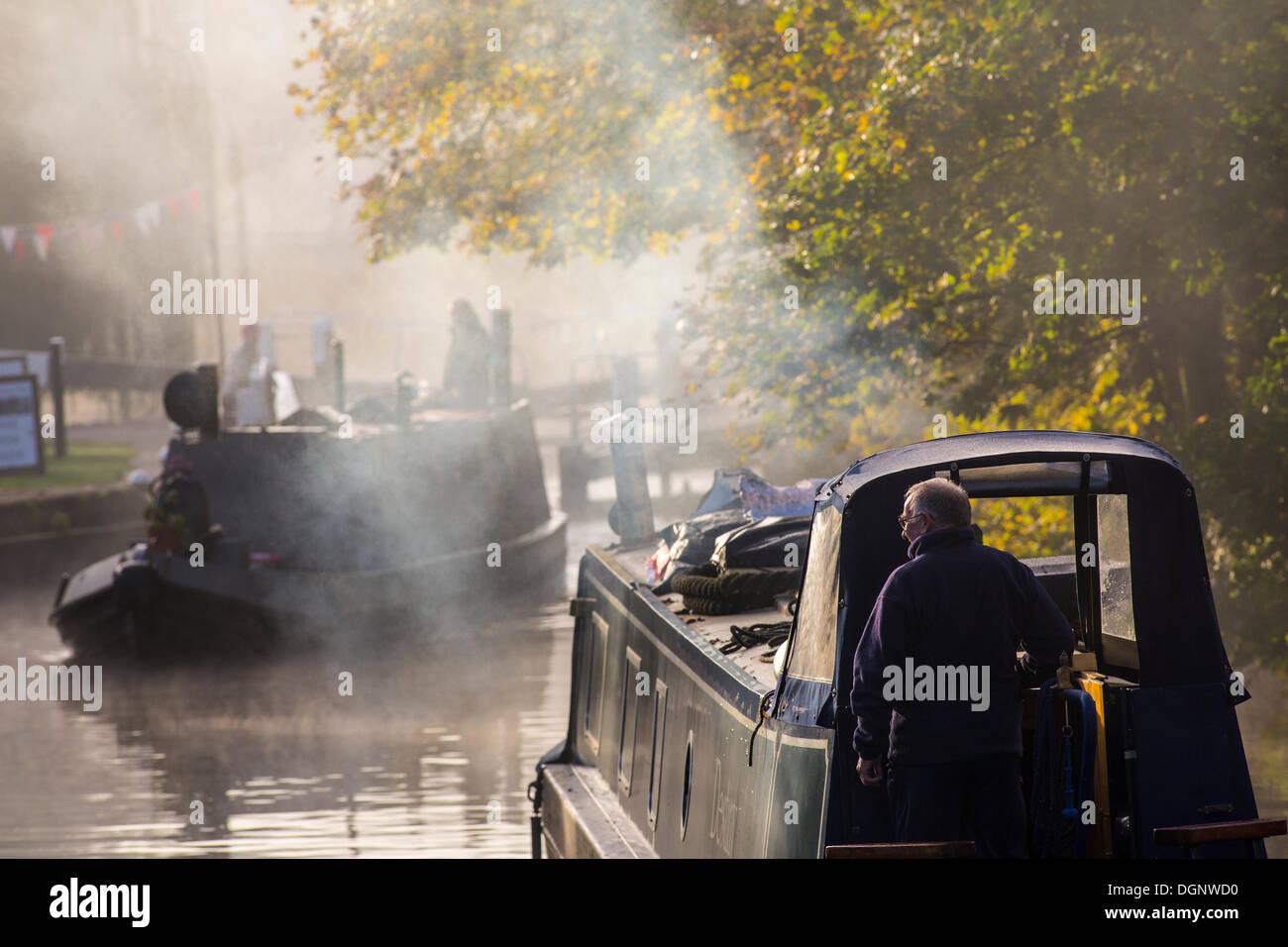 Berkhamsted, Hertfordshire, UK. 24th Oct, 2013. Smoke from canal boats mixes with mist on a crisp Autumn morning, at a lock outside the Rising Sun pub on the Grand Union Canal in Berkhamsted, Hertfordshire, UK. Photo Credit: David Levenson/Alamy Live News Stock Photo